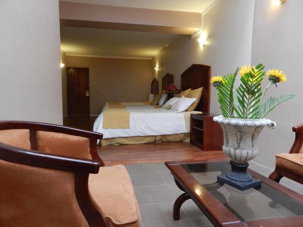 Hotel Libertador Loja Luaran gambar